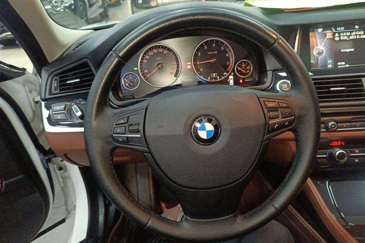 Used BMW 5 Series 2014 520Li Elegant Model

