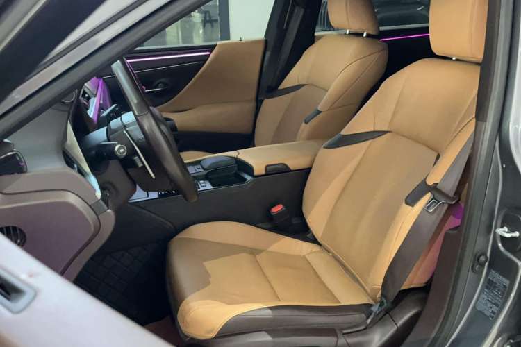 Used Lexus ES 2020 300h Premier Edition
