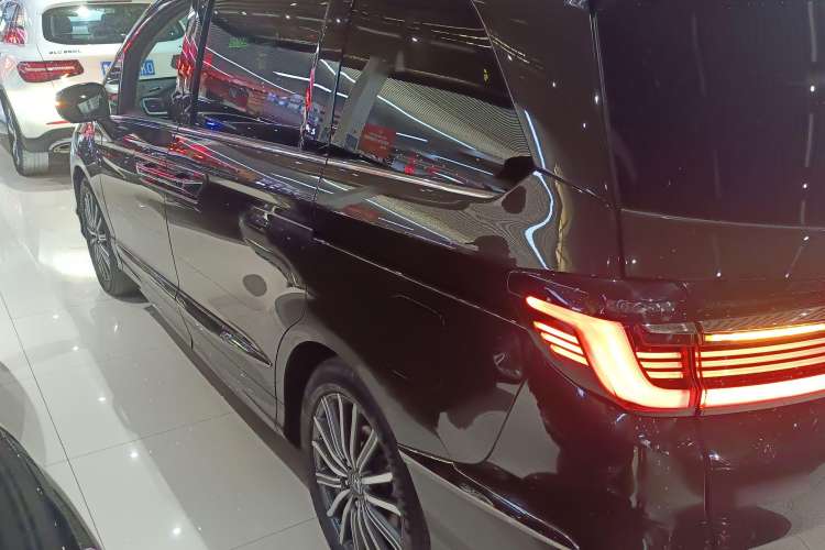 Used Honda Elysion 2022 2.0L eHEV Prestige Edition
