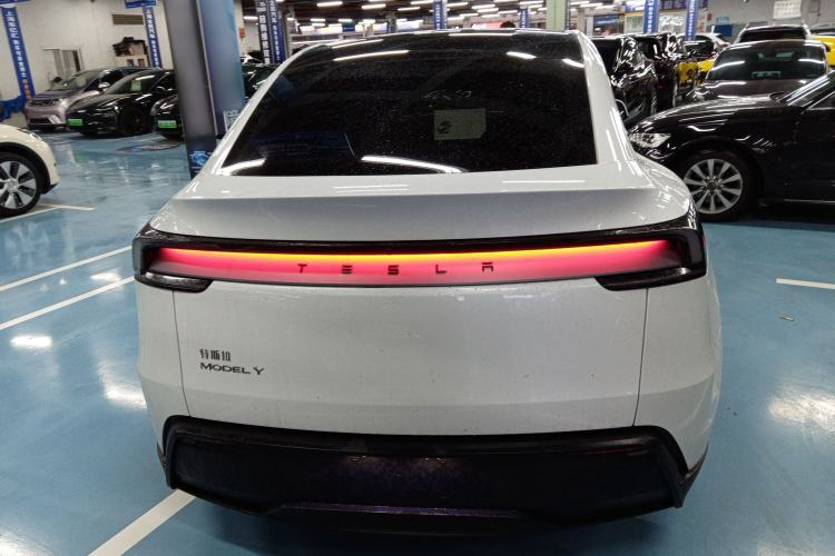 Used Tesla Model Y 2025 Rear-Wheel-Drive Version
