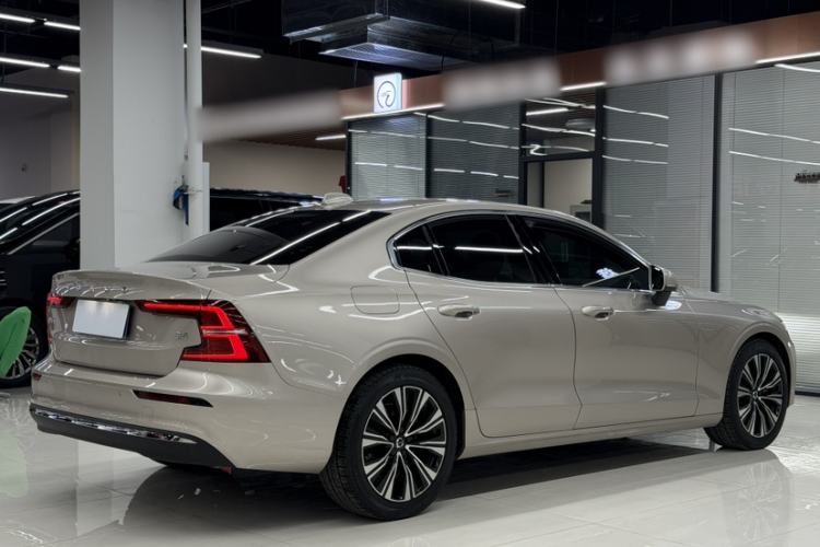 Used Volvo S60 2023 B4 Zhiyuan Luxury Edition
