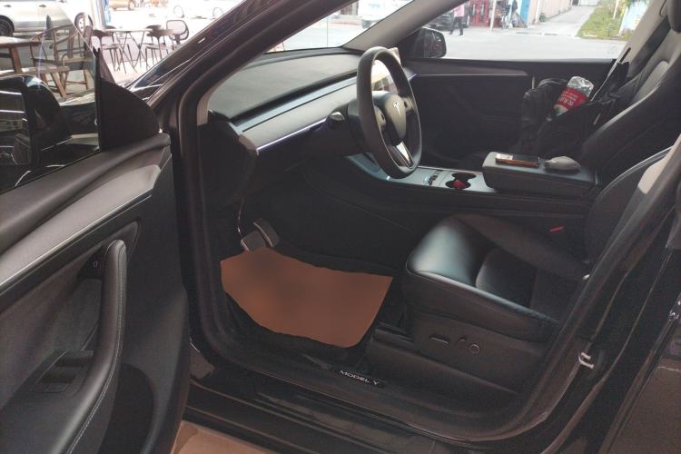 Used Tesla Model Y 2023 Rear-Wheel-Drive Version
