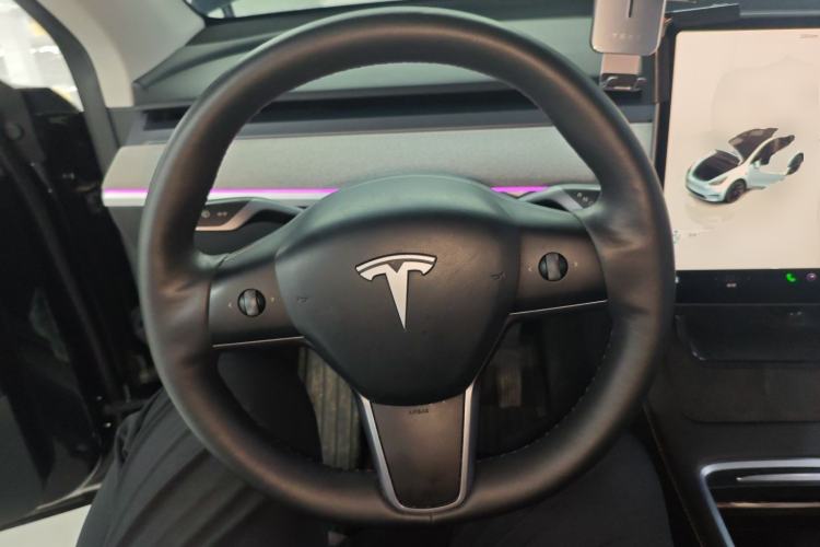 Used Tesla Model Y 2023 Long-Range All-Wheel-Drive Version