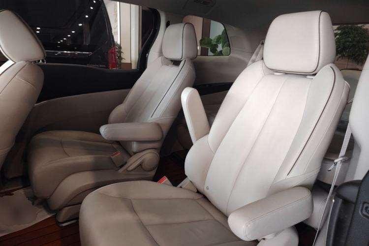 Used Buick GL8 2021 Land Cruiser Executive Class 652T Luxury Model