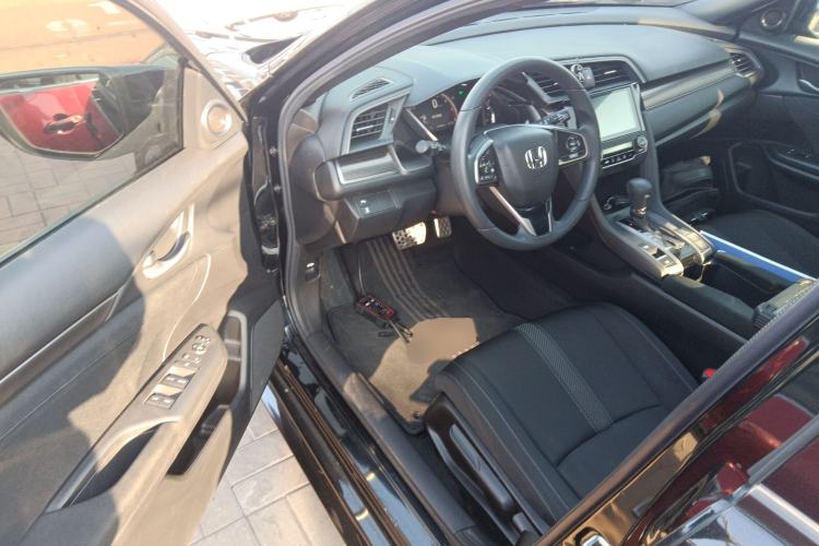 Used Honda Civic 2021 HATCHBACK 220TURBO CVT Trendy Cool Edition
