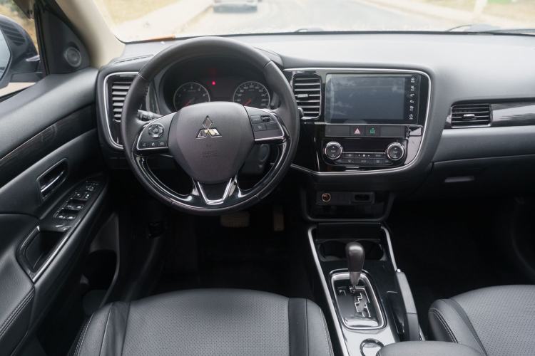 Used Mitsubishi Outlander 2018 2.0L Two-Wheel Drive Glory Edition 5 Seats