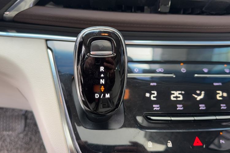 Used Buick GL8 2021 Land Cruiser Executive 652T Premium Model
