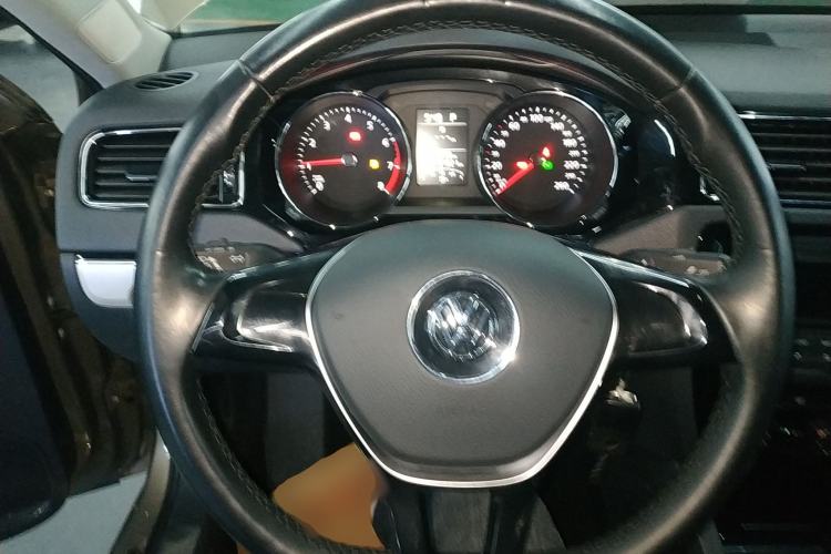 Used Volkswagen Sagitar 2015 1.6L Automatic Comfort Model
