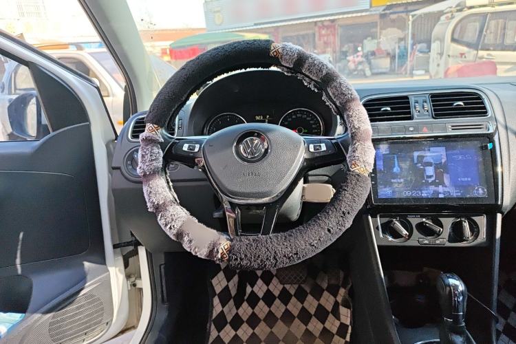 Used Volkswagen Polo 2016 1.6L Automatic Comfort Model
