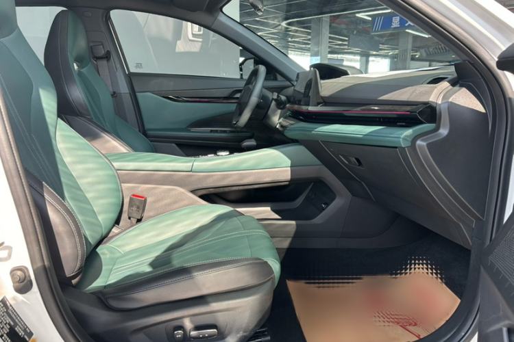 Used Changan UNI-V iDD 2024 Blue Whale Smart Electric iDD 136km Luxury Model
