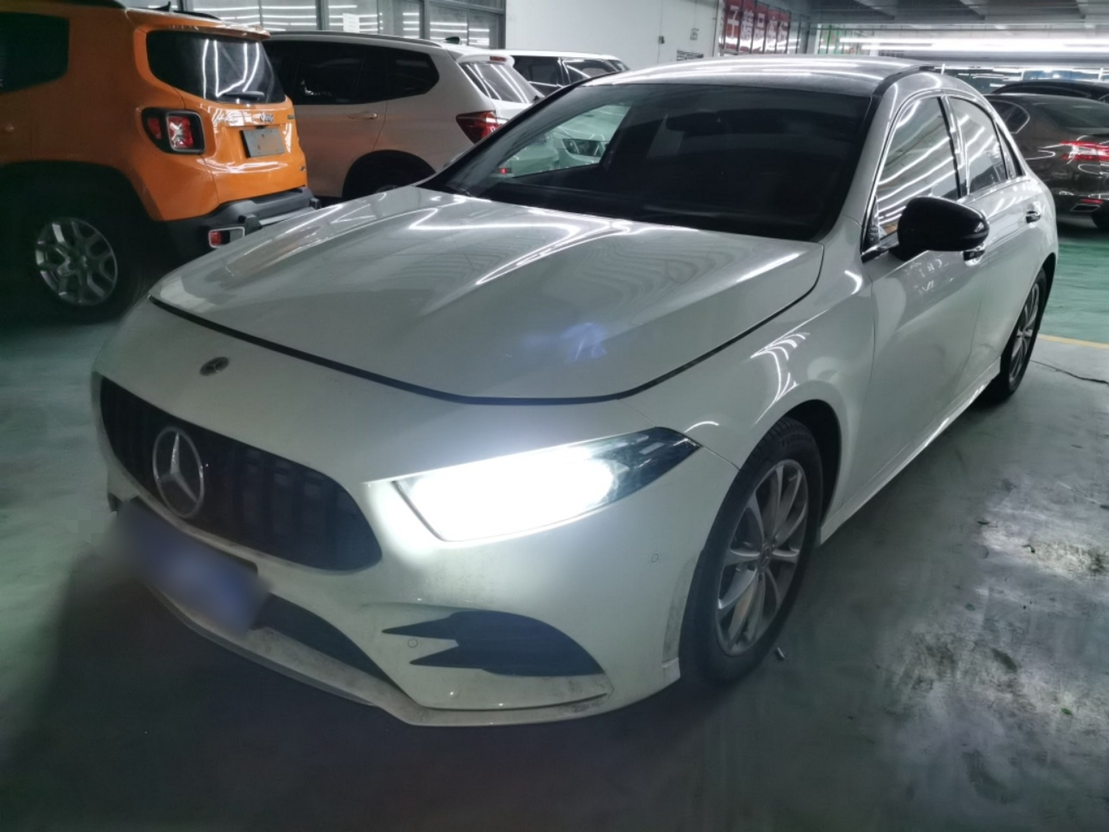 Под передней частью автомобиля