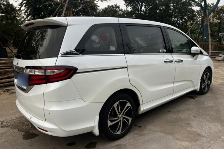 Used Honda Odyssey 2015 Revised 2.4L Luxury Edition
