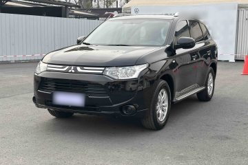 Used Mitsubishi Outlander 2013 2.0L Two-Wheel Drive Sport Navigation Version 5 Seats