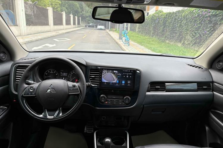 Used Mitsubishi Outlander 2019 2.0L Two-Wheel Drive Comfort Edition 5 Seats China V Standard
