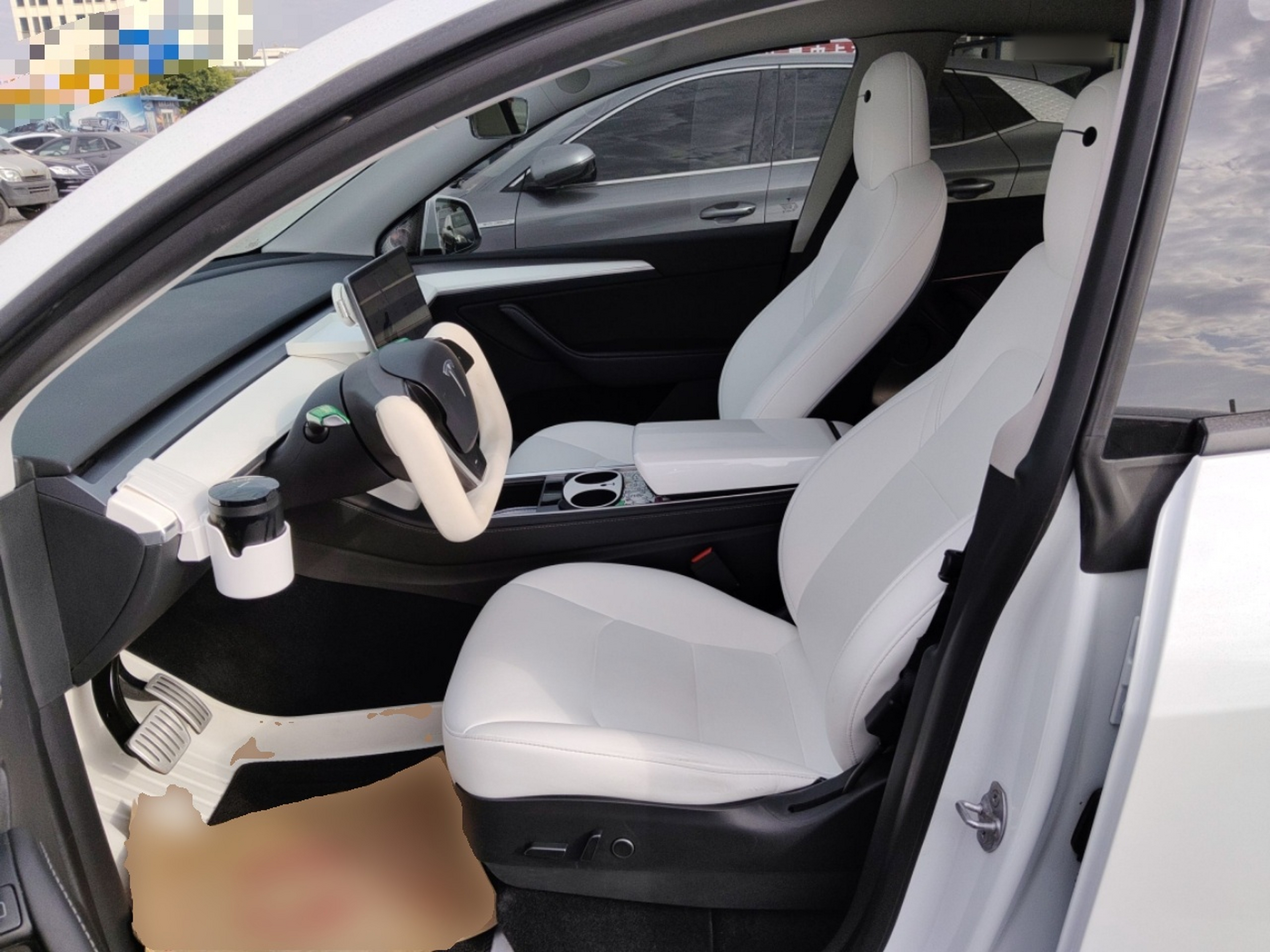 Переднее сиденье в автомобиле