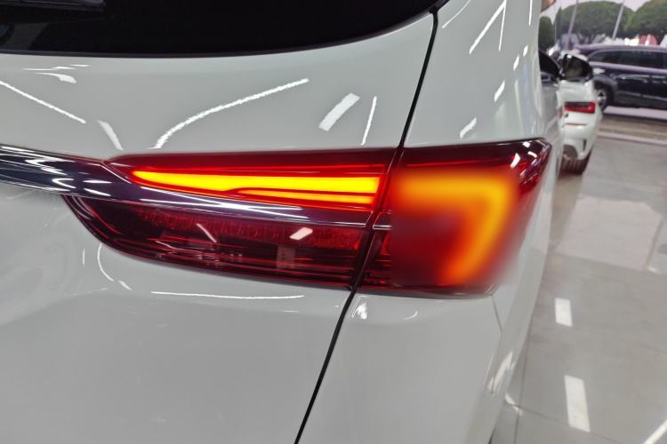 Used Buick GL8 2023 Facelifted Land Cruiser Executive Luxury Version
