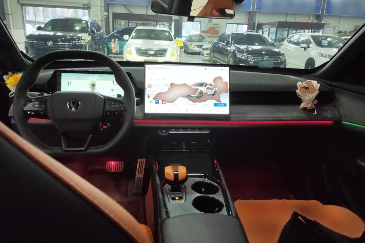 Used Changan UNI-V 2025 Model Third-Generation 2.0T Dynamic Edition
