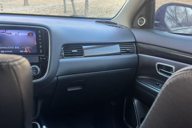 Used Mitsubishi Outlander 2018 2.0L Two-Wheel Drive Glory Edition 5 Seats
