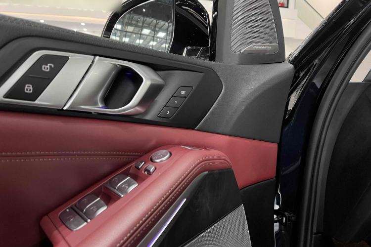 Used BMW X5 2022 xDrive 30Li Luxury M Sport Package
