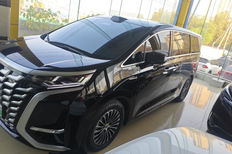 Used Denza D9 2025 DM-i Smart Drive 1020 Four-Wheel Drive Deluxe Model
