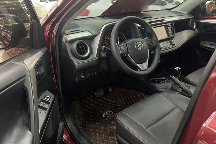 Used Toyota RAV4 2016 2.0L CVT Two-Wheel Drive Fashion Edition China V Standard
