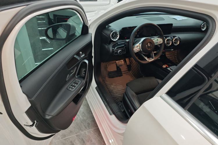 Used Mercedes-Benz A-Class 2022 Revised Version A 200 L Sport Sedan Fashionable Style