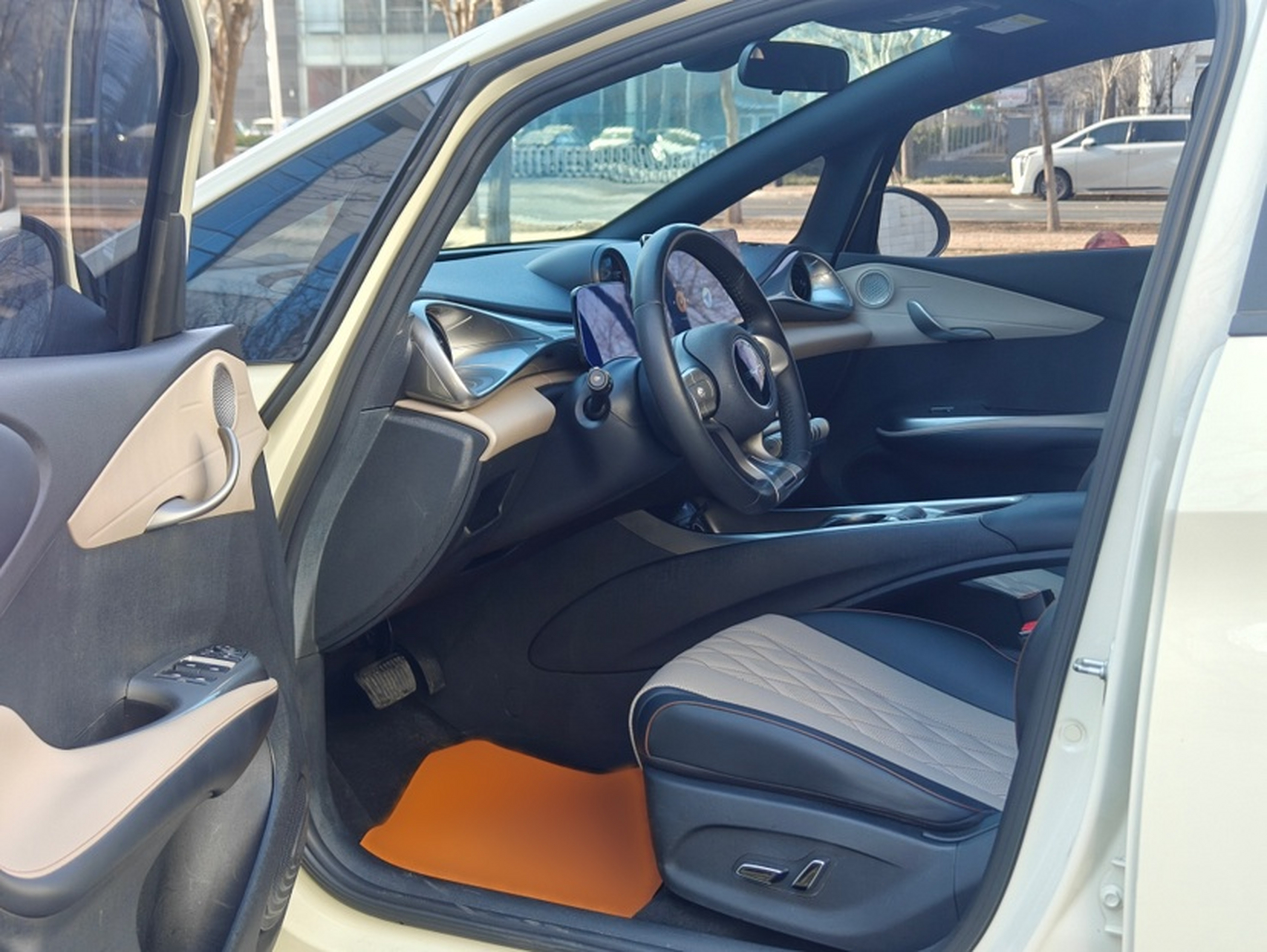 المقاعد الأمامية داخل السيارة