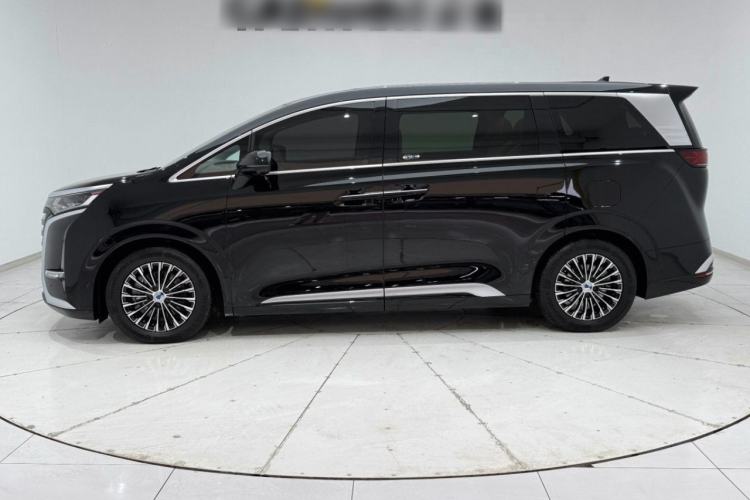 Used Denza D9 2024 DM-i 1050 Luxury Model
