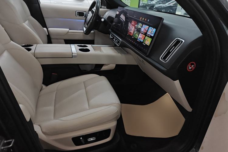 Used Li Auto L8 2023 Pro Model
