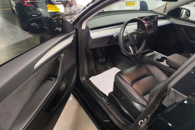 Used Tesla Model Y 2023 Rear-Wheel-Drive Version
