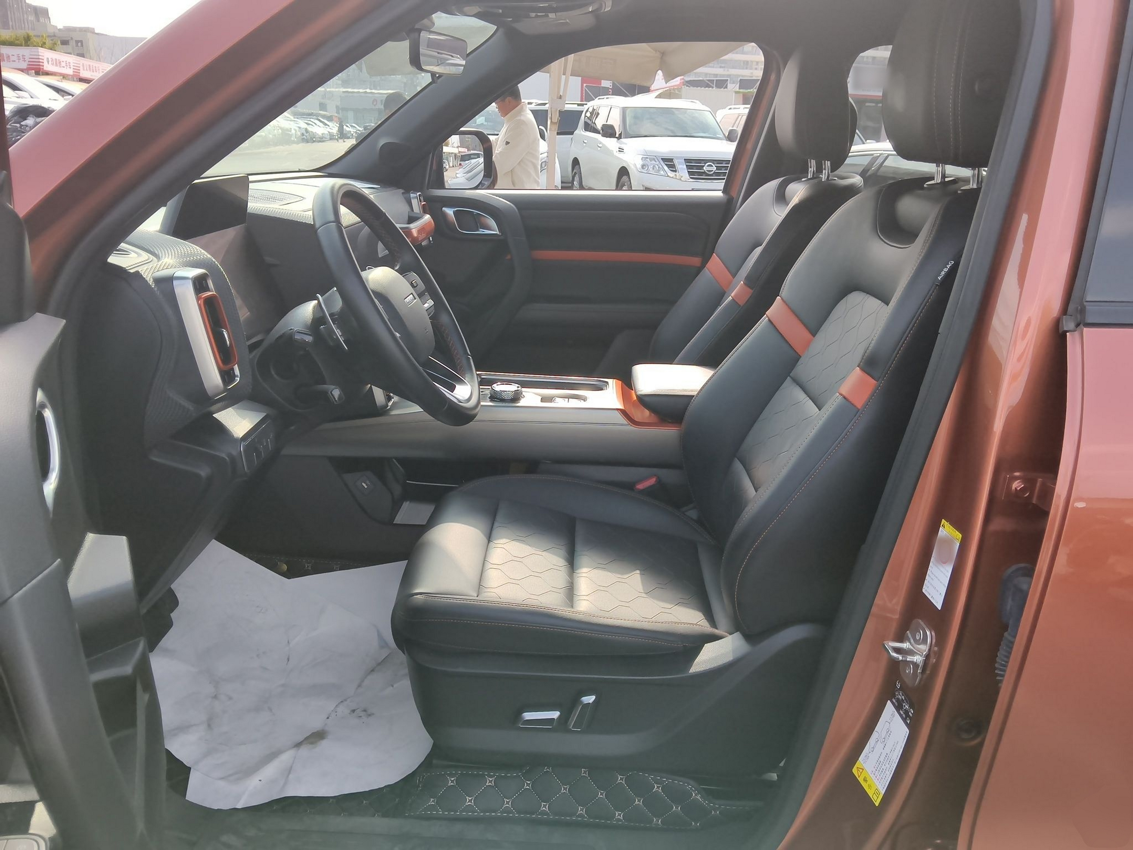 المقاعد الأمامية داخل السيارة