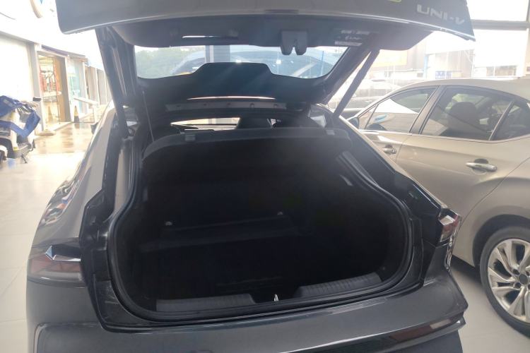 Used Changan UNI-V 2024 1.5T Prestige Edition