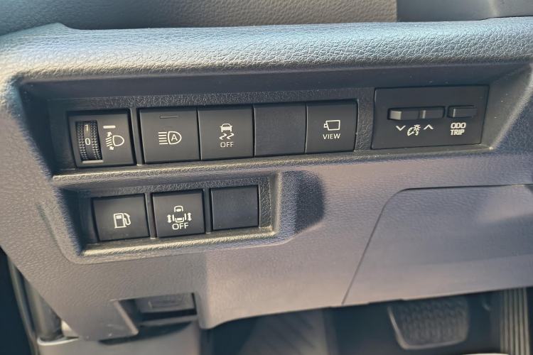 Used Toyota Sienna 2023 2.5L Hybrid Deluxe Edition