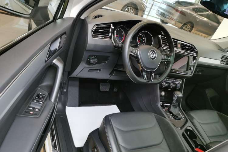 Used Volkswagen Tiguan L 2017 380TSI Automatic All-Wheel-Drive Luxury Edition
