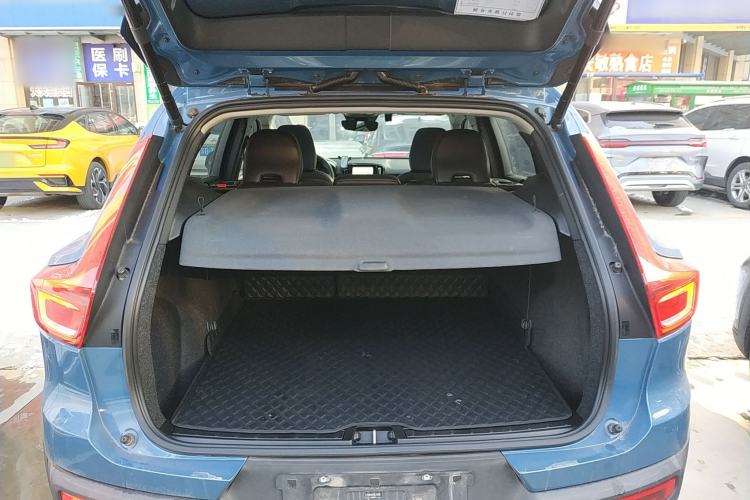 Used Volvo XC40 2024 B4 4x4 Smart Luxury Edition