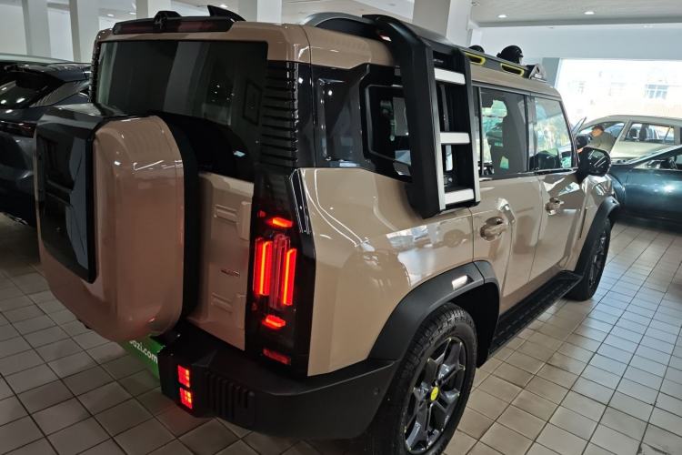 Used JETOUR Traveler 2023 2.0T All-Wheel Drive CrossPRO+