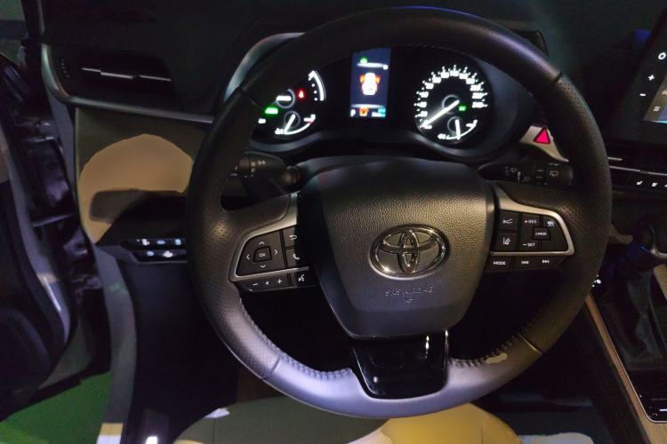 Used Toyota Sienna 2026 Model 2.5L Dual-Engine Four-Wheel-Drive Premium Edition