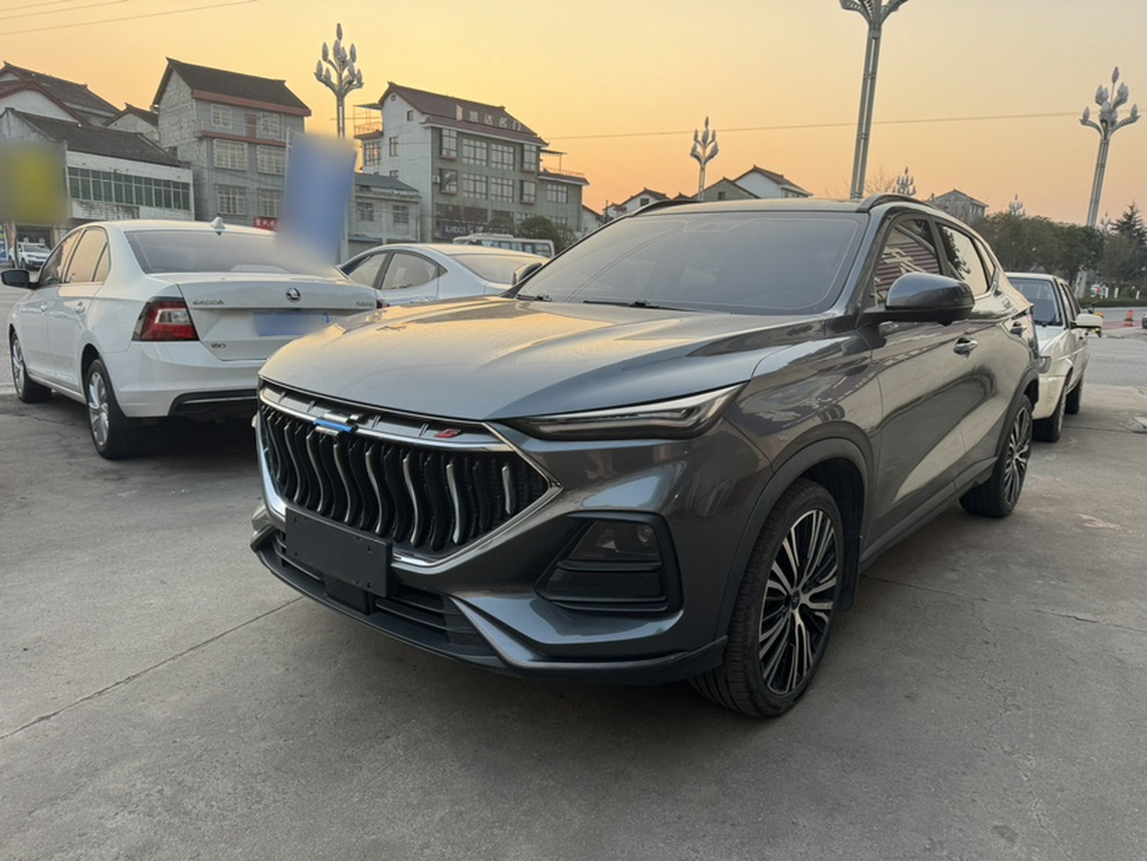 Под передней частью автомобиля