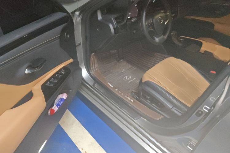 Used Lexus ES 2023 260 Excellence Edition
