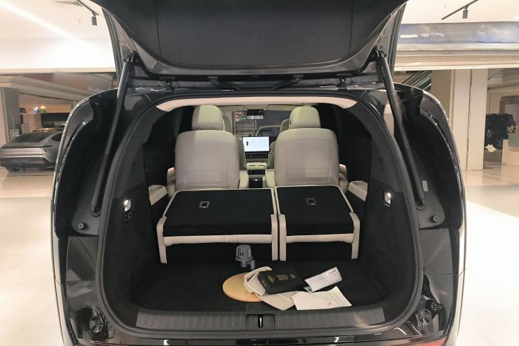 Used Li Auto MEGA 2025 Ultra Smart Refreshed Edition