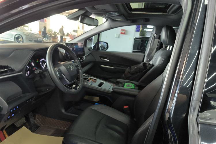 Used Toyota Sienna 2021 2.5L Hybrid Premium Edition