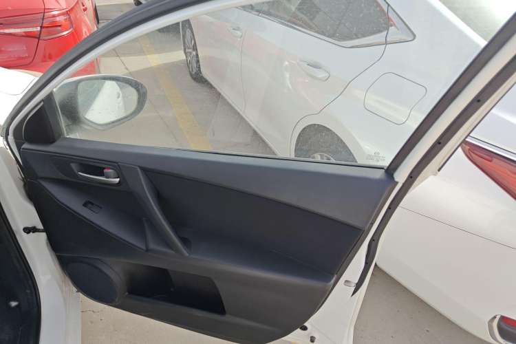 Used Mazda Mazda 3 2015 Hatchback 1.6L Automatic Elite Model
