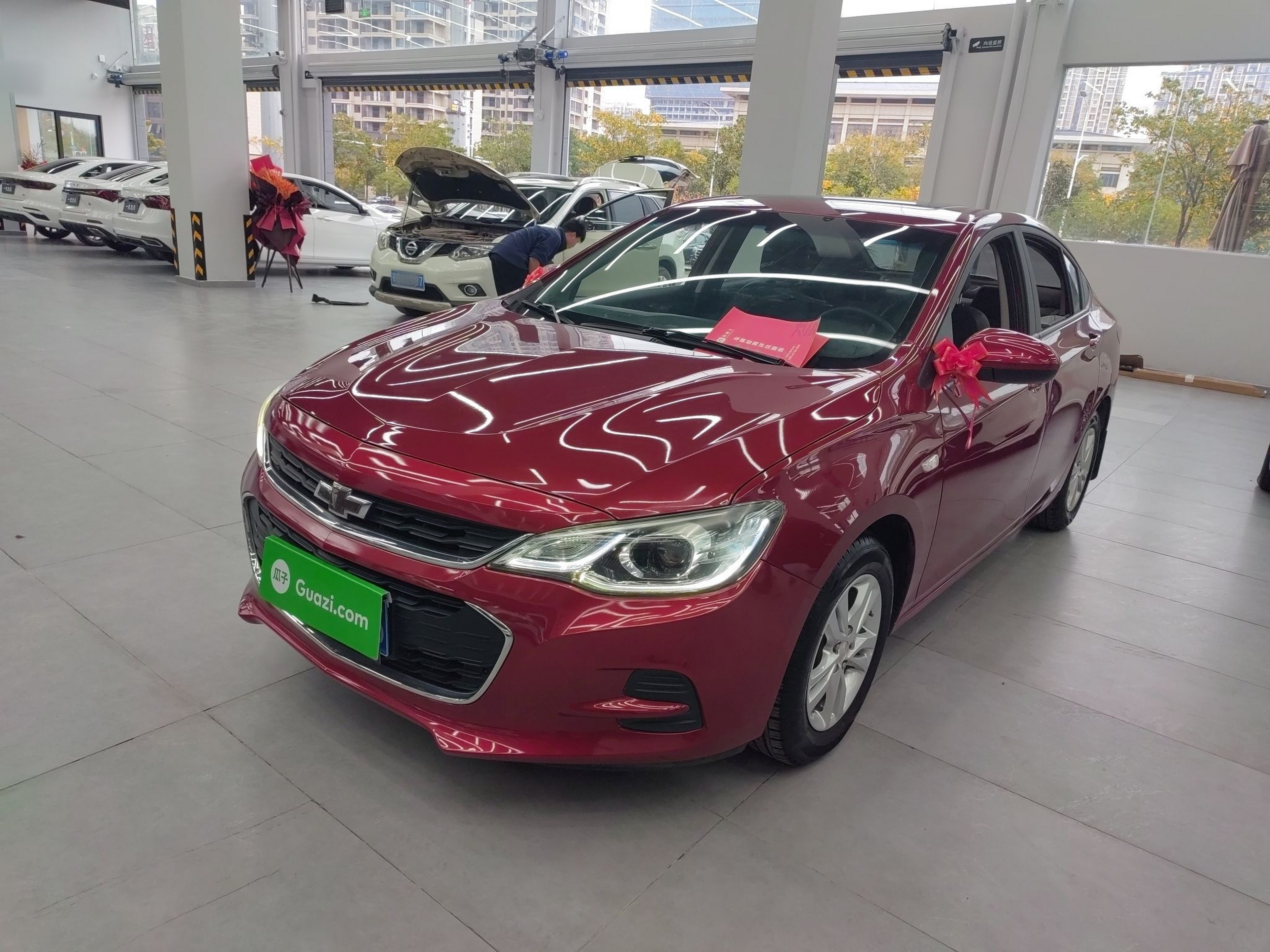 تحت مقدمة السيارة