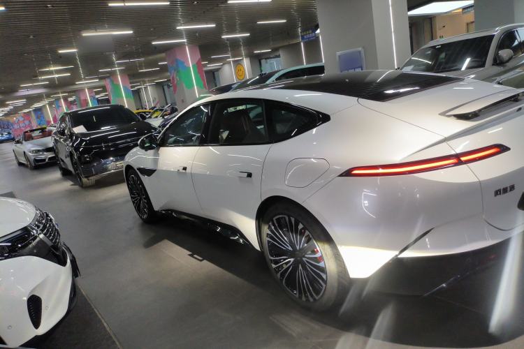 Used  12 2025 Ultra Extended-Range Edition