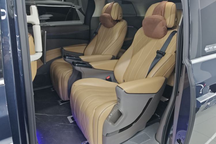 Used Denza D9 2022 DM-i 970 Four-Wheel Drive Flagship Model
