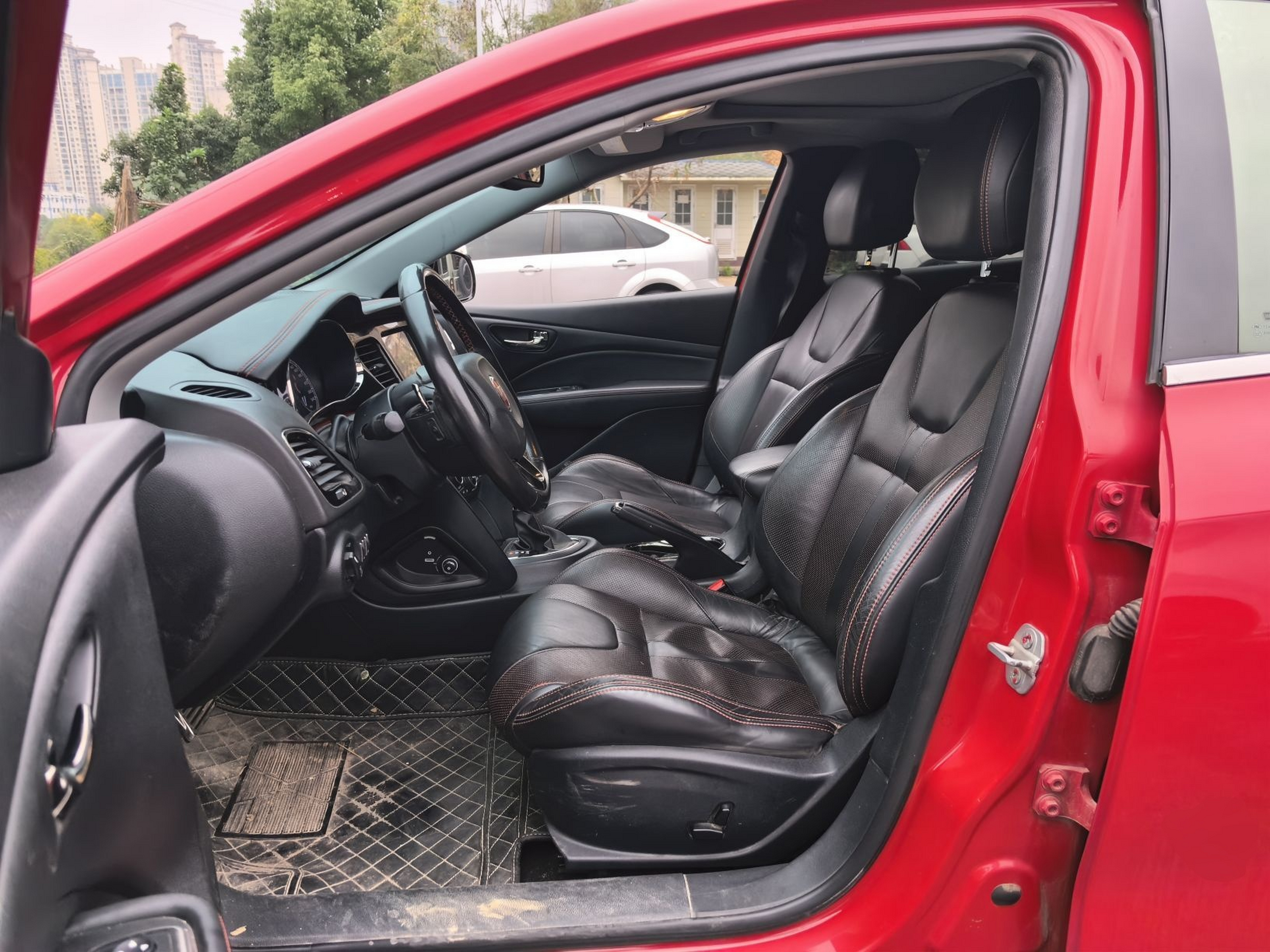 Переднее сиденье в автомобиле