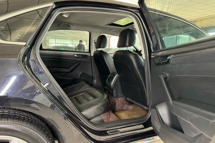 Used Volkswagen Passat 2017 330TSI DSG Luxury Edition
