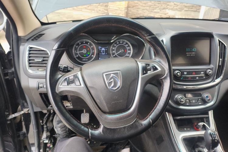 Used Baojun 560 2015 1.8L manual luxury version