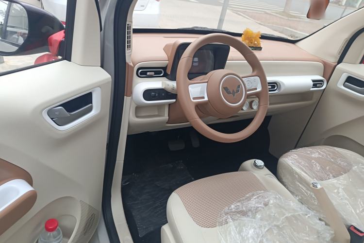 Used Wuling Hongguang MINIEV 2024 3rd Generation 215km Advanced Version
