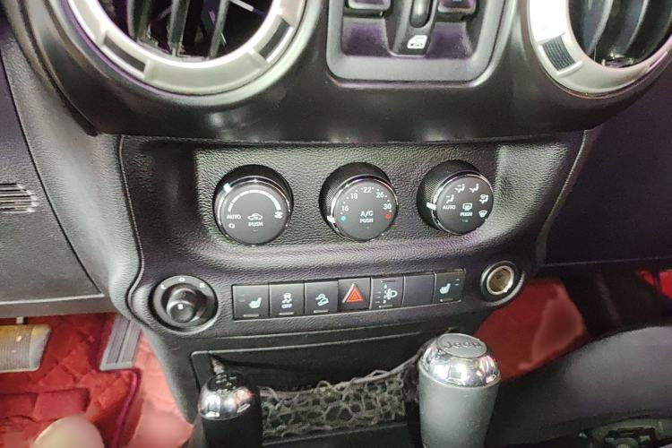 Used  Wrangler 2015 3.0L Sahara Four-Door Edition
